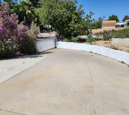 415 Shawnee Rd, Perris CA  92570-1737 exterior