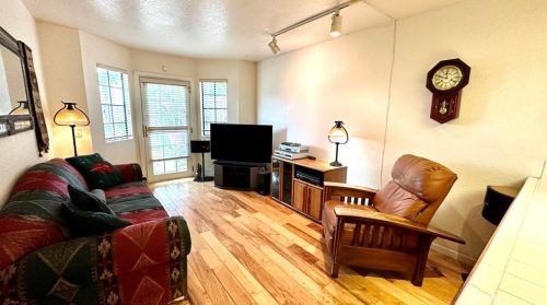 854 Congressional Rd, Simi Valley CA 93065-6613 exterior