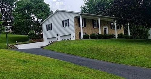 159 Sycamore Dr, Maze, PA 17094-8631