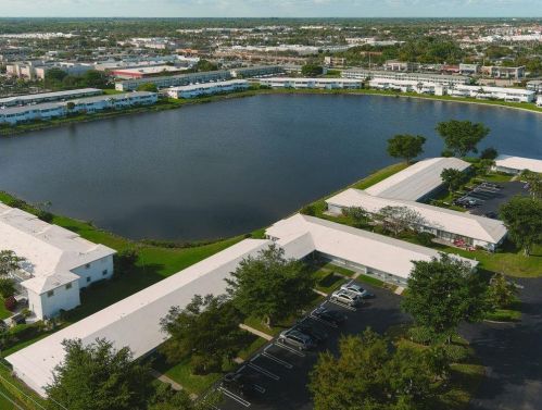 101 Leisure Lake Cir, Boynton Beach FL  33426-4261 exterior