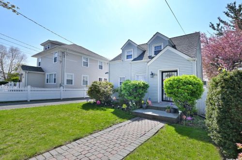 53 Willoughby Ave, Hicksville, NY 11801-1338