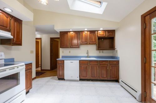 19 Mott Hill Rd, East Hampton, CT 06424-1328