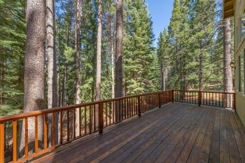 11720 Mougle Ln, Truckee CA  96161-6108 exterior