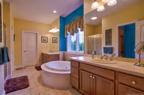 216 Watch Hill Rd, Kensington CT  06037-3657 exterior