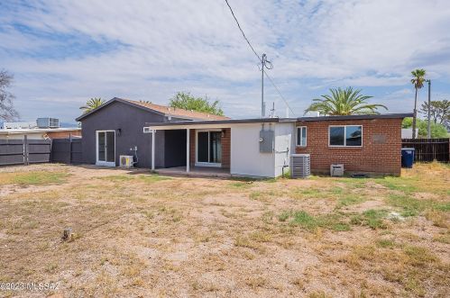 6520 Calle Herculo, Tucson AZ  85710-5620 exterior