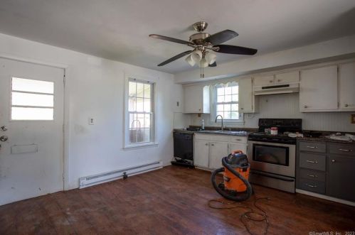 201 Town St, Norwich CT  06360-2402 exterior