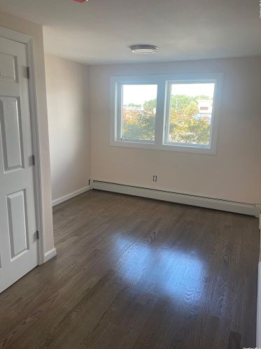 496 Catskill Ave, North Lindenhurst NY  11757-2744 exterior