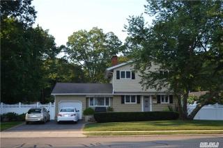 159 Sawyer Ave, Babylon, NY 11704-6730