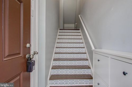 18529 Sierra Springs Sq, Leesburg, VA 20176-6859