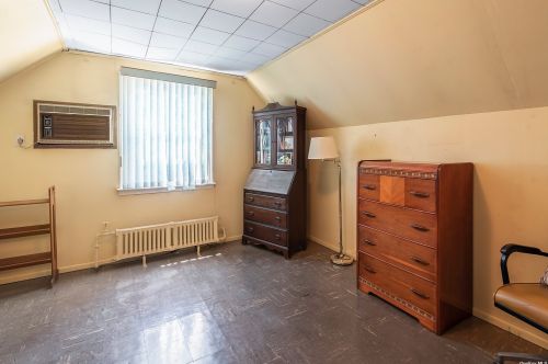 113 1st St, New Hyde Park NY  11040-4415 exterior