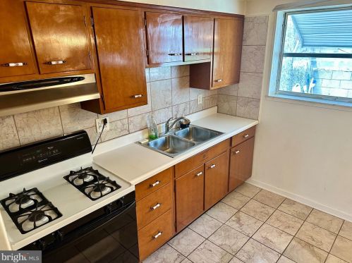 1028 8th St, Philadelphia, PA 19147-4720