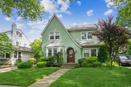 83 Hudson Rd, Floral Park, NY 11001-4108