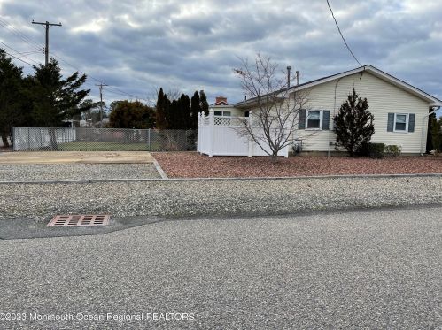 213 Clearwater Dr, Lacey NJ  08731-5141 exterior