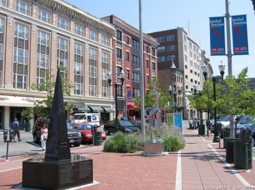 82 Forest St, Stamford CT  06901-1829 exterior