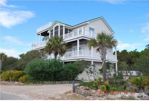 2104 Seahorse Ln, Saint George Island, FL 32328-2111