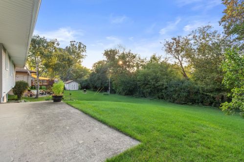 5830 Lakeview Dr, Greendale WI 53129-1937 exterior