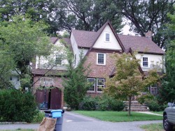 18 Bonmar Cir, Newton, MA 02466-2708