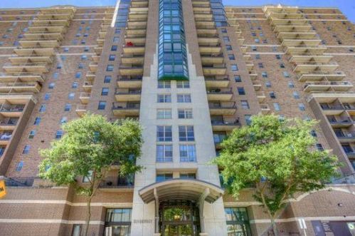 401 1st St, Minneapolis MN  55401-2518 exterior