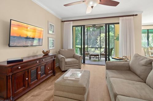 1035 Sandpiper St, Naples, FL 34102-0625