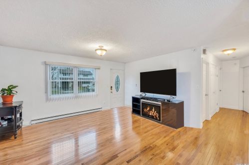 1246 Ferndale Blvd, Central Islip NY  11722-3942 exterior