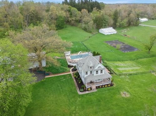 1815 Old Butler Rd, New Castle PA  16101-3130 exterior