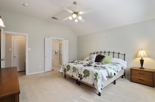 6001 Park Ln, Lewisville TX  75028-3775 exterior