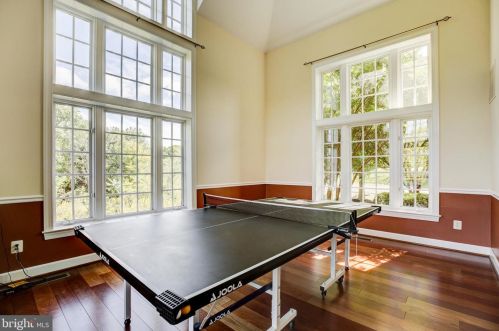 20405 Crimson Pl, Leesburg VA 20175-6362 exterior