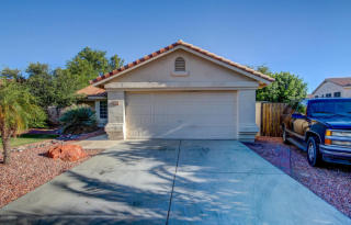 7229 Crest Ln, Glendale, AZ 85310-5614