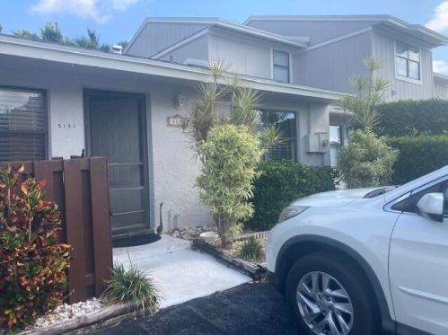 5191 Jog Ln, Delray Beach, FL 33484-6620