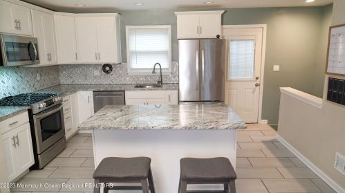 27 Castle Ave, Jackson Twp NJ  08527-2425 exterior