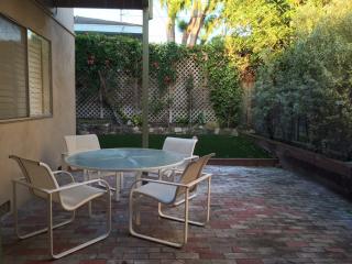 2716 Pine Ave, Manhattan Beach CA  90266-2444 exterior