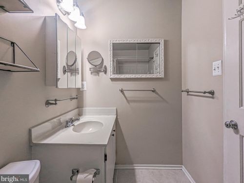 12169 Presidio Way, Woodbridge VA  22192-1052 exterior