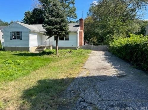 34 Wesley Dr, Bridgeport, CT 06611-4639