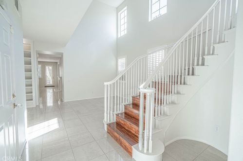 28342 Lorita Ln, Santa Clarita CA  91350-3211 exterior