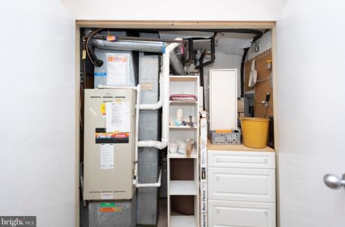 1151 Harbour Dr, Palmyra NJ 08065-2216 exterior