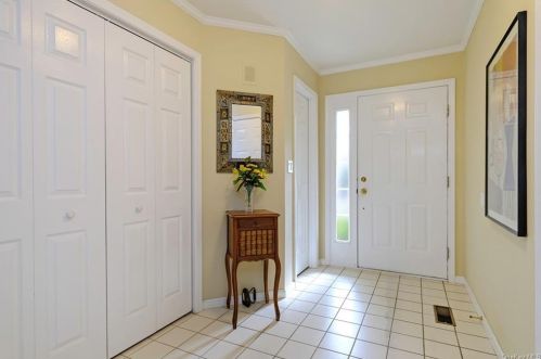 1408 Pondcrest Ln, White Plains NY  10607-1357 exterior