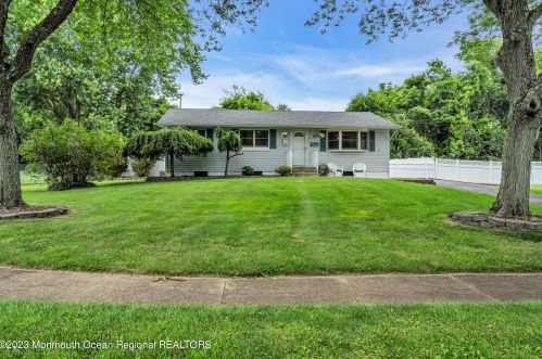 10 Trinity Pl, Jackson Twp NJ  08527-1822 exterior