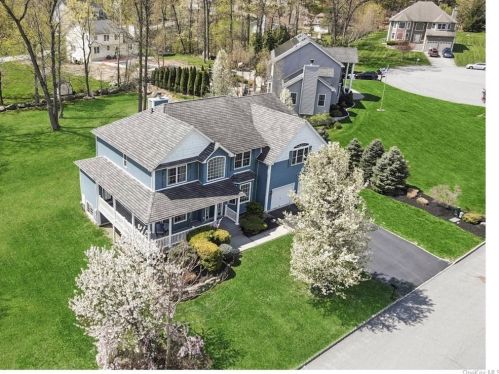 106 Winding Brook Ct, Newburgh, NY 12553-8370