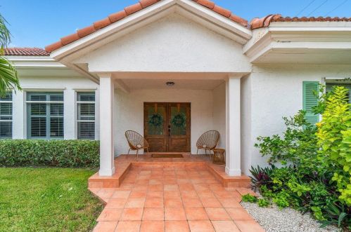 6260 Ocean Blvd, Boynton Beach FL  33435-5212 exterior