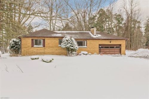 8409 Sherman Rd, Chesterland, OH 44026-2144