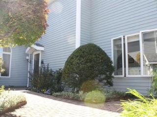 27 Marcy Ln, Glens Falls, NY 12804-1748