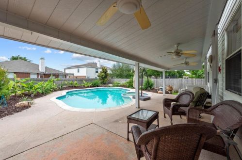 1612 Marble Cove Ln, Denton TX  76210-5820 exterior