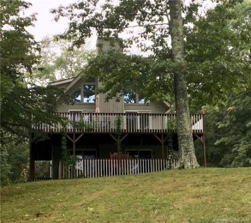 48 Homestead Rd, Gales Ferry, CT 06339-1402
