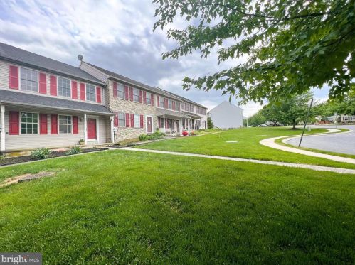 840 Knoll Dr, Mount Joy, PA 17552-9410