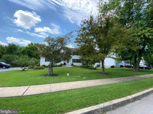 116 Larson Dr, Downingtown, PA 19335-2100