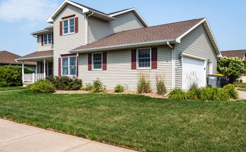 903 Cherry Ln, Holmen, WI 54636-8706