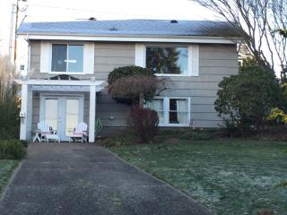 406 8th Ave, Kirkland, WA 98033-5318