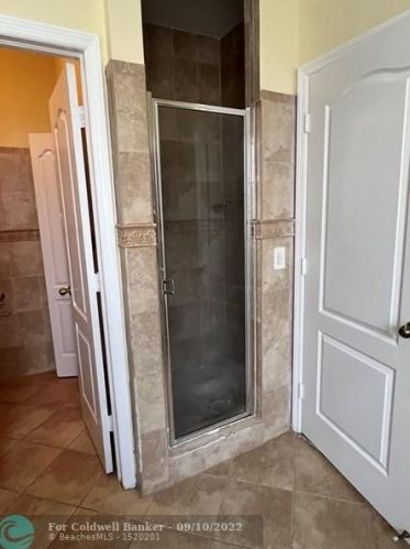 16800 36 Ct, Hollywood FL exterior