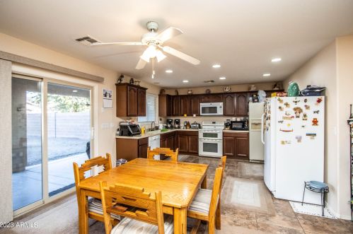 950 Kelsi Ave, San Tan Valley AZ  85140-4141 exterior