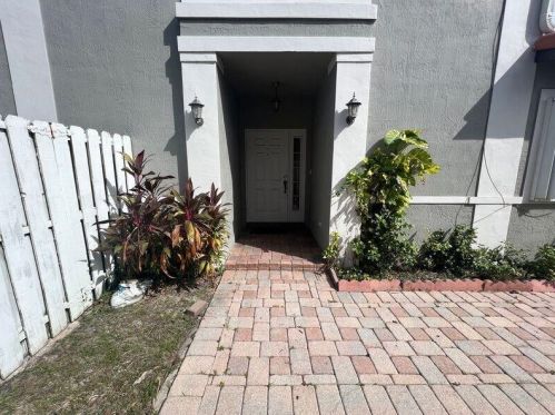 12599 28th Ct, Hollywood FL  33027-4104 exterior